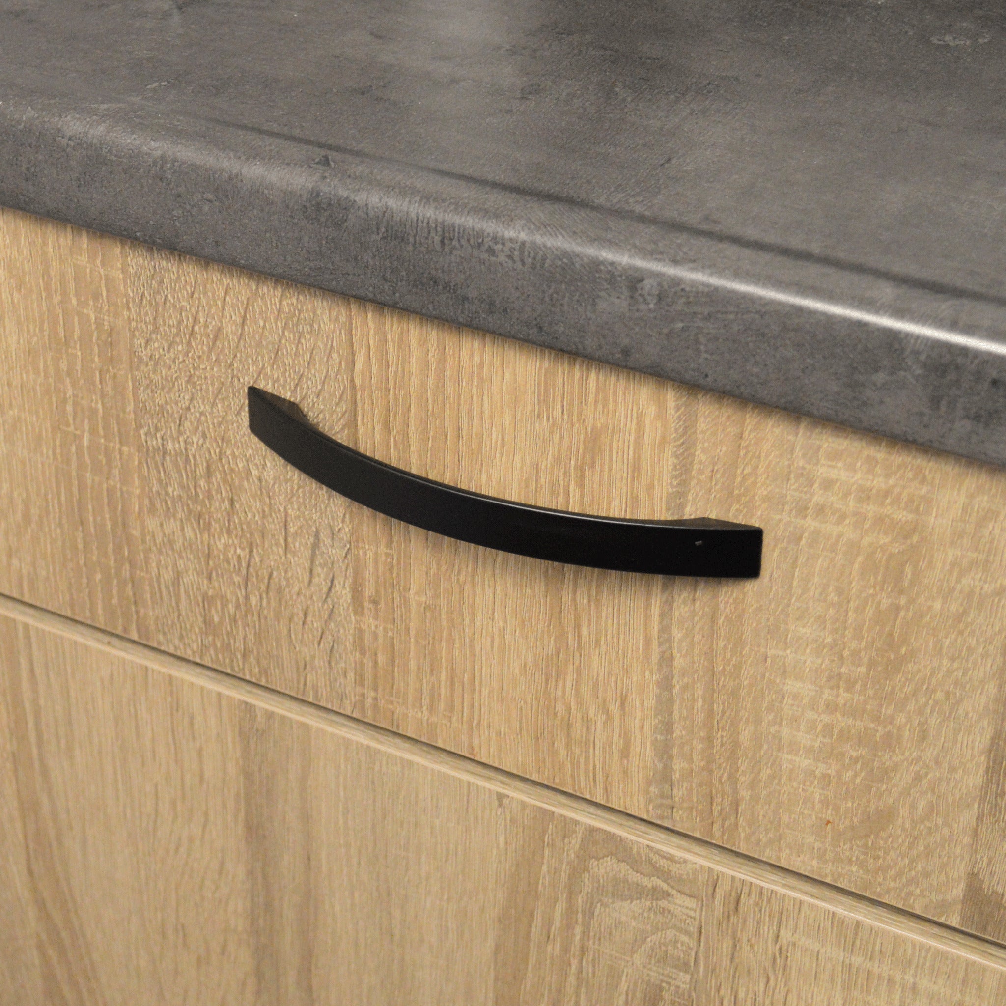 Antwerp RVS zwart meubelgreep in keukenopstelling